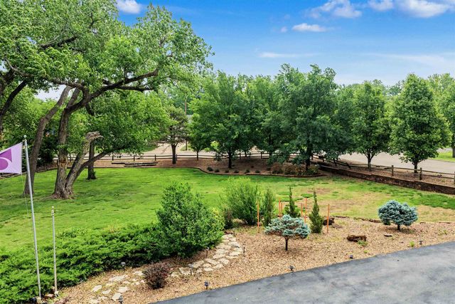 142 Seitz Dr, Salina, KS 67401