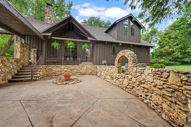 142 Seitz Dr, Salina, KS 67401