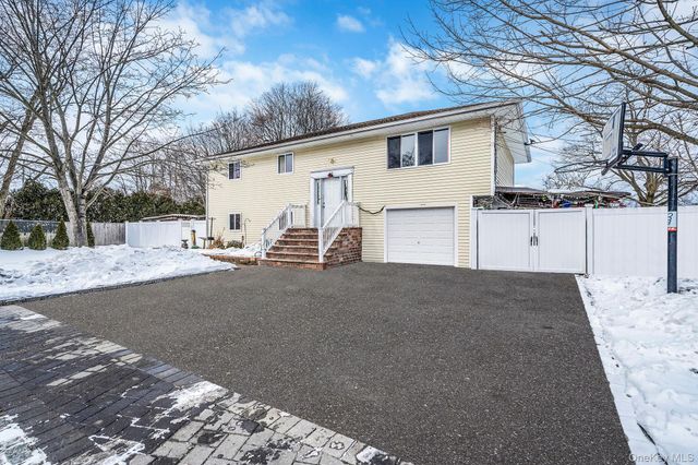 73 Olive Street, Central Islip, NY 11722