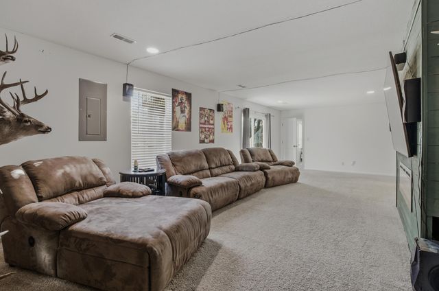 2340 N LAKE OF THE WOODS RD, Columbia, MO 65202