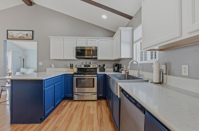 2340 N LAKE OF THE WOODS RD, Columbia, MO 65202