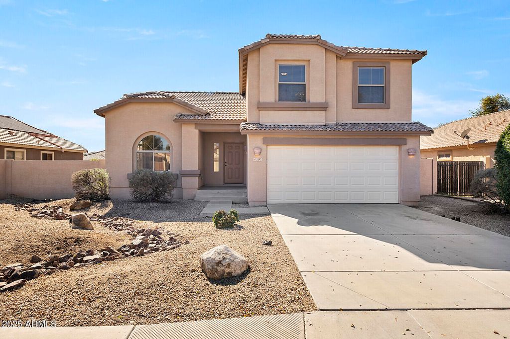 3297 E WARBLER Road, Gilbert, AZ 85297