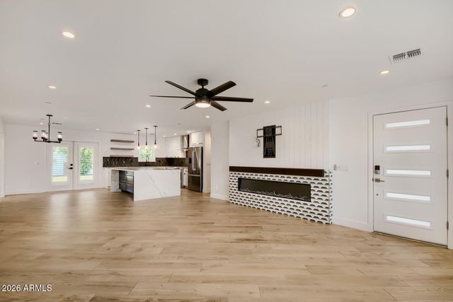 8318 E SELLS Drive, Scottsdale, AZ 85251