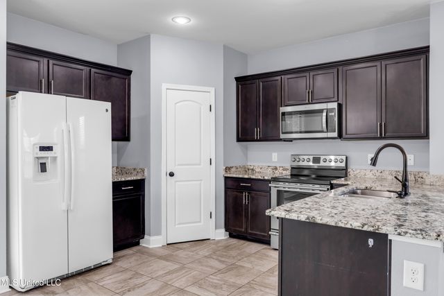 832 Reunion Place Circle, Biloxi, MS 39532