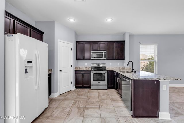 832 Reunion Place Circle, Biloxi, MS 39532