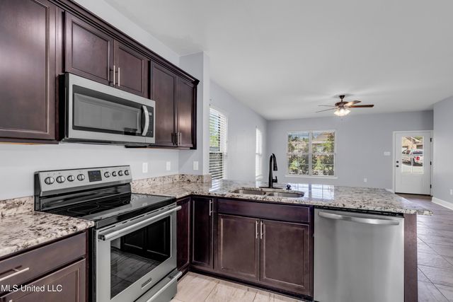 832 Reunion Place Circle, Biloxi, MS 39532