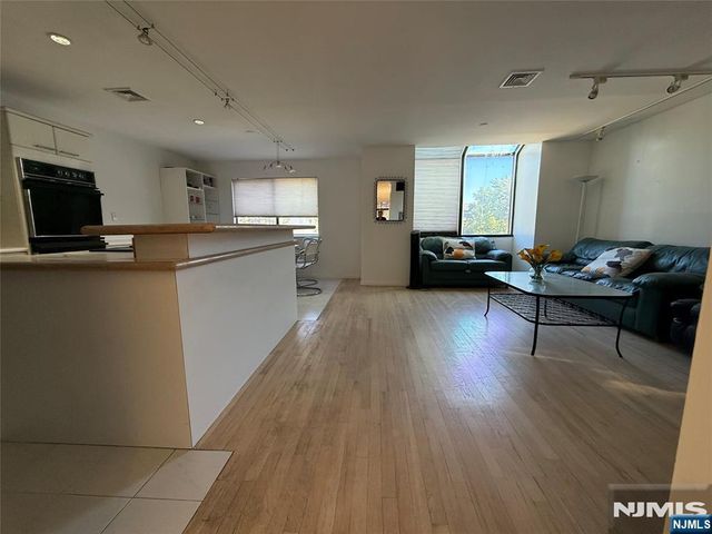 2 Sinclair Court, Teaneck, NJ 07666