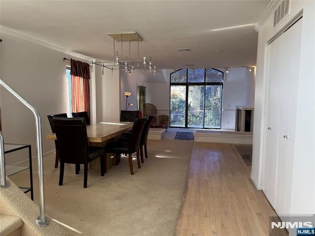 2 Sinclair Court, Teaneck, NJ 07666