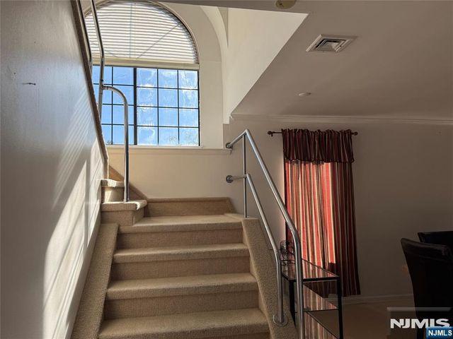 2 Sinclair Court, Teaneck, NJ 07666