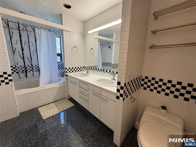 2 Sinclair Court, Teaneck, NJ 07666