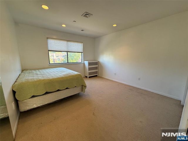 2 Sinclair Court, Teaneck, NJ 07666