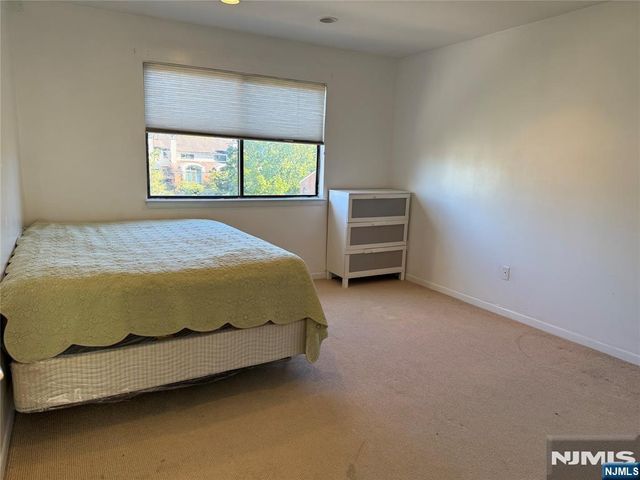 2 Sinclair Court, Teaneck, NJ 07666