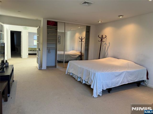2 Sinclair Court, Teaneck, NJ 07666