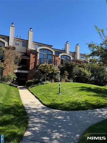 2 Sinclair Court, Teaneck, NJ 07666