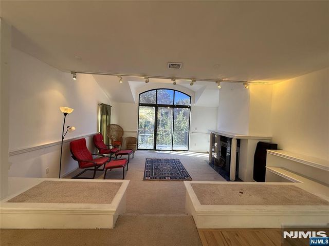 2 Sinclair Court, Teaneck, NJ 07666