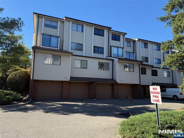 2 Sinclair Court, Teaneck, NJ 07666