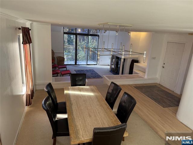 2 Sinclair Court, Teaneck, NJ 07666