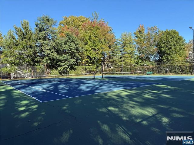2 Sinclair Court, Teaneck, NJ 07666