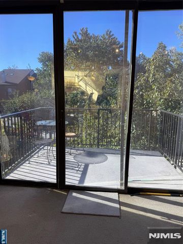 2 Sinclair Court, Teaneck, NJ 07666