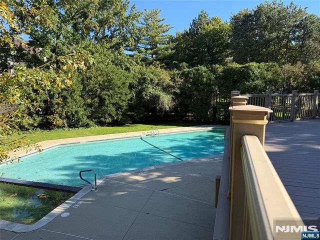2 Sinclair Court, Teaneck, NJ 07666