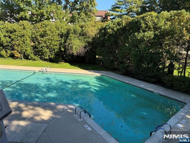 2 Sinclair Court, Teaneck, NJ 07666