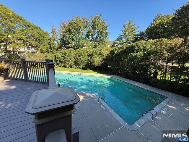 2 Sinclair Court, Teaneck, NJ 07666