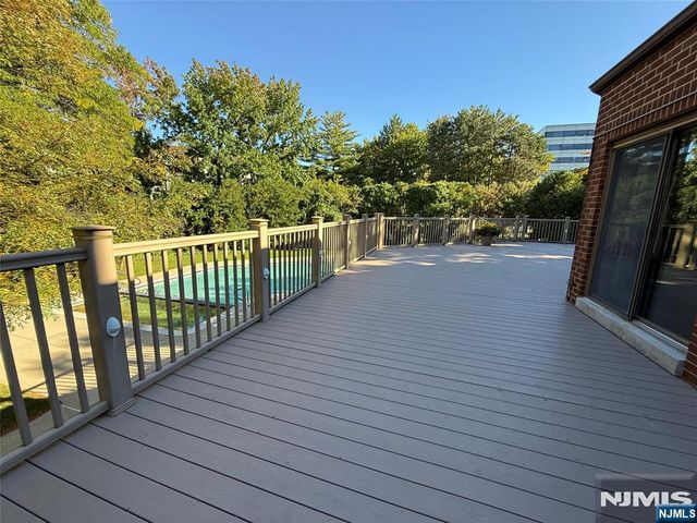 2 Sinclair Court, Teaneck, NJ 07666
