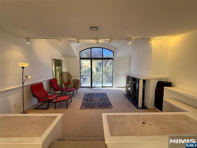 2 Sinclair Court, Teaneck, NJ 07666