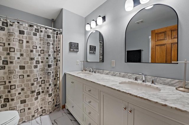 213 Ryan COURT, West Bend, WI 53095