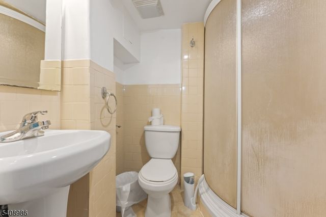 102 Barnsdale Rd, Clifton City, NJ 07013