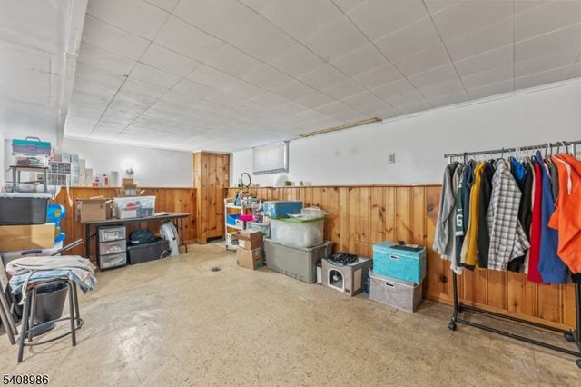 102 Barnsdale Rd, Clifton City, NJ 07013