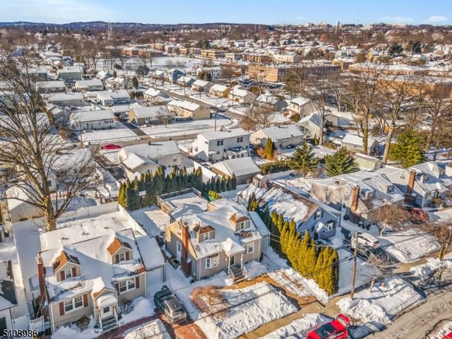 102 Barnsdale Rd, Clifton City, NJ 07013