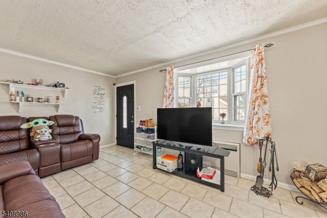 102 Barnsdale Rd, Clifton City, NJ 07013