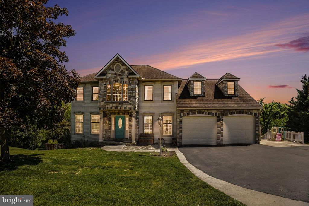 15 BULLRUSH LDG, Elizabethtown, PA 17022