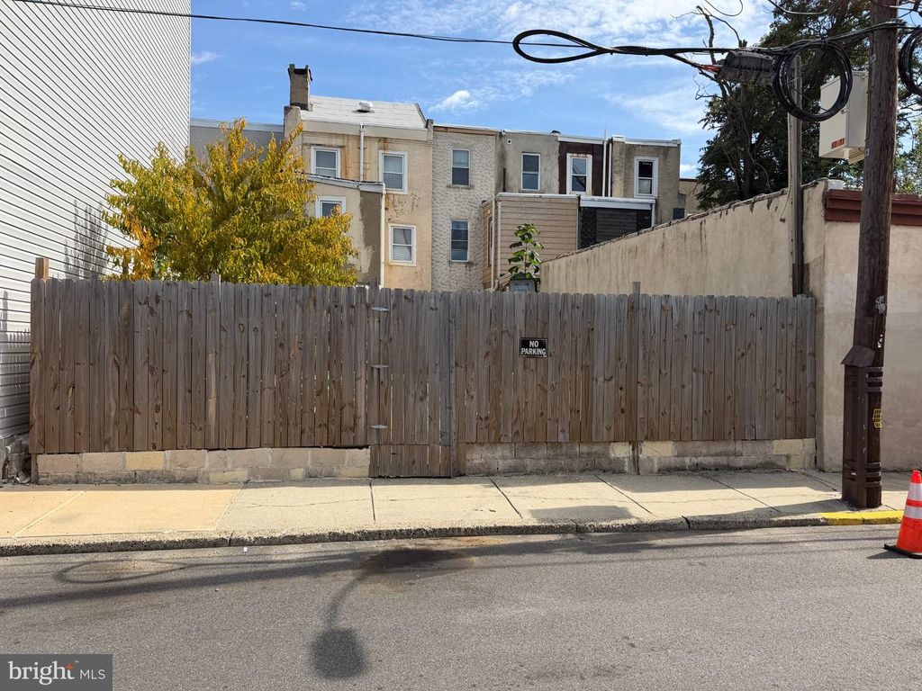 1516 N LAWRENCE ST, PHILADELPHIA, PA 19122 — photo 2