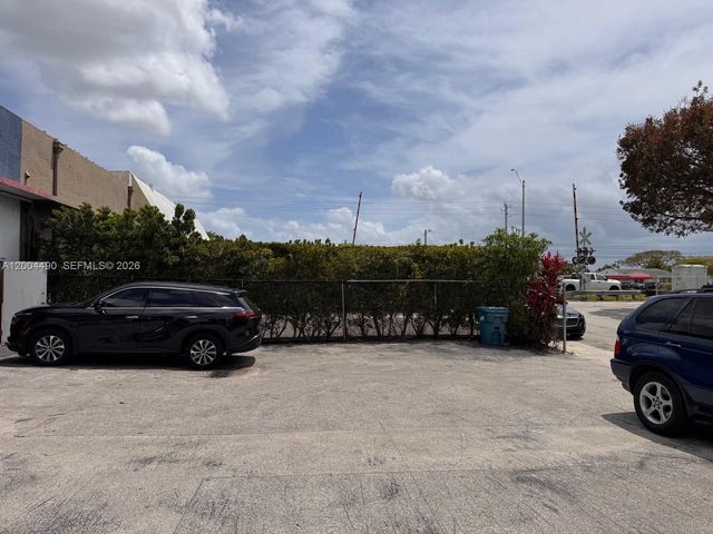 7217 SW 42nd St, Miami, FL 33155