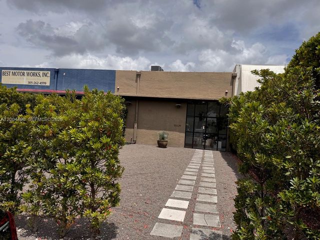 7217 SW 42nd St, Miami, FL 33155