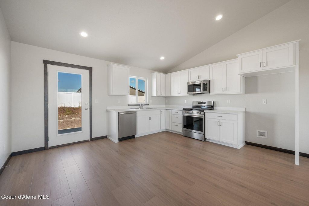 7081 W CONSTANTINE LN, Rathdrum, ID 83858 photo 4