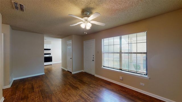 218 Renfro Street A, Grand Prairie, TX 75051