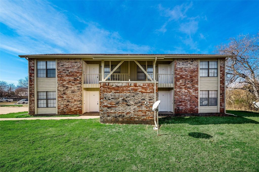 218 Renfro Street A, Grand Prairie, TX 75051