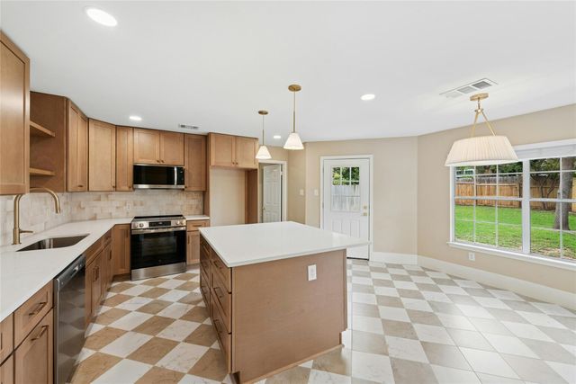 2017 Carriage Club DR, Cedar Park, TX 78613