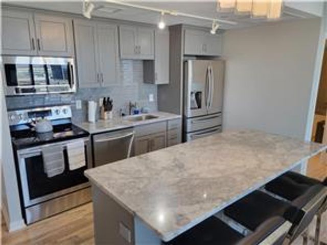 8161 33rd Avenue S 1004, Bloomington, MN 55425