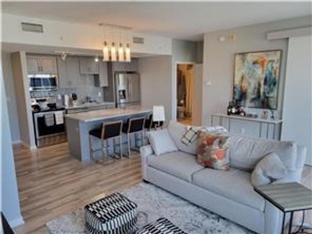 8161 33rd Avenue S 1004, Bloomington, MN 55425