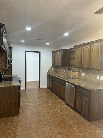 1318 Alviola Avenue, Midwest City, OK 73110