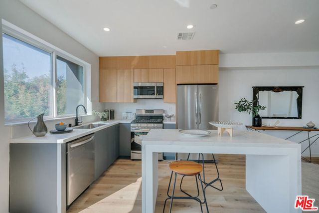 739 N Mariposa Avenue, Los Angeles, CA 90029