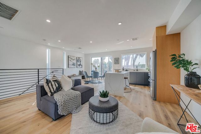 739 N Mariposa Avenue, Los Angeles, CA 90029