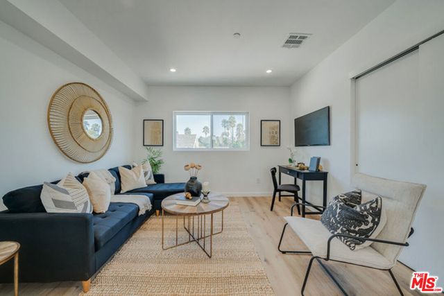 739 N Mariposa Avenue, Los Angeles, CA 90029