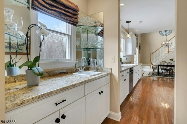 15 Spring Lake Dr, Chester Twp., NJ 07931