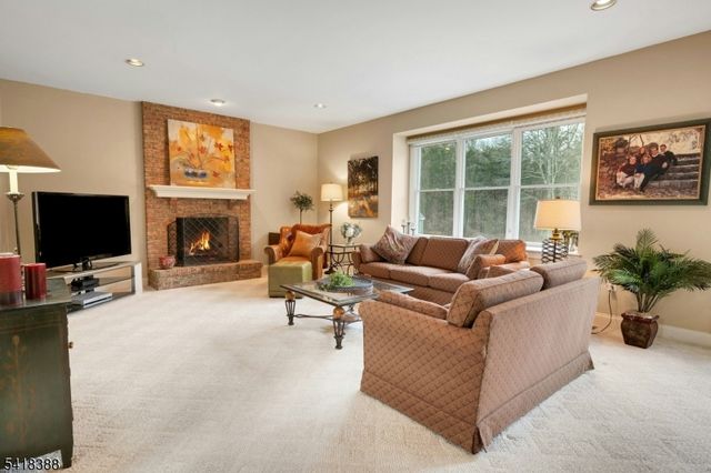 15 Spring Lake Dr, Chester Twp., NJ 07931