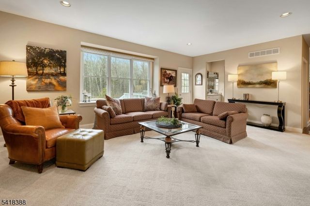 15 Spring Lake Dr, Chester Twp., NJ 07931